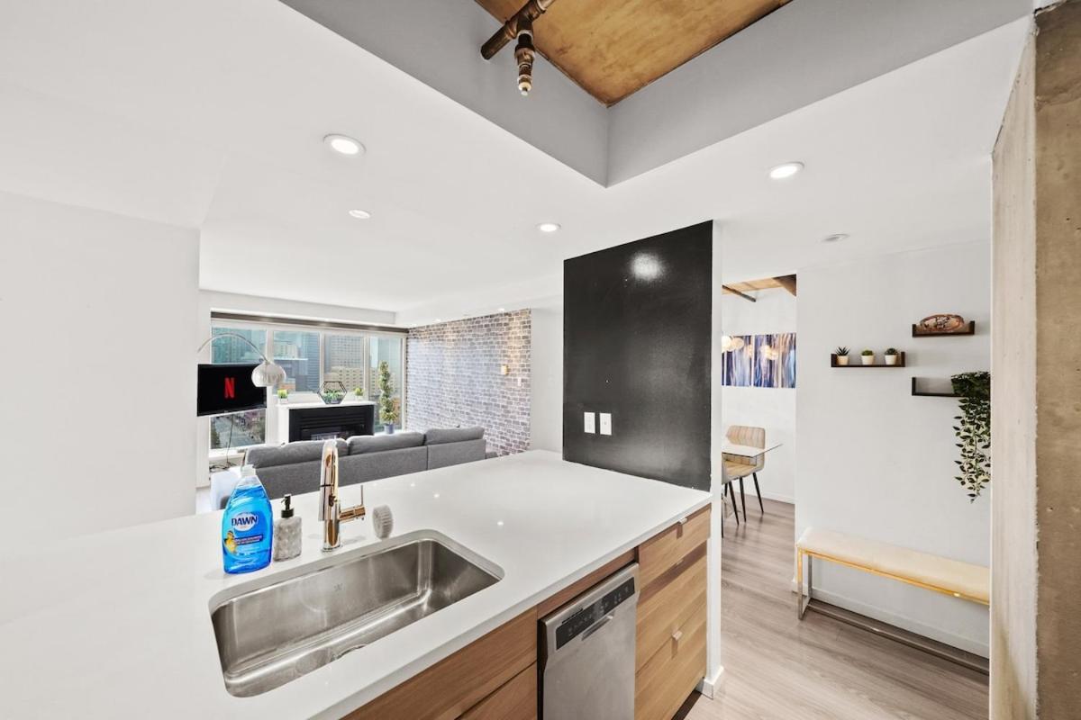 Beautiful 2 Bed Home Dt With Free Parking Vancouver Exteriér fotografie
