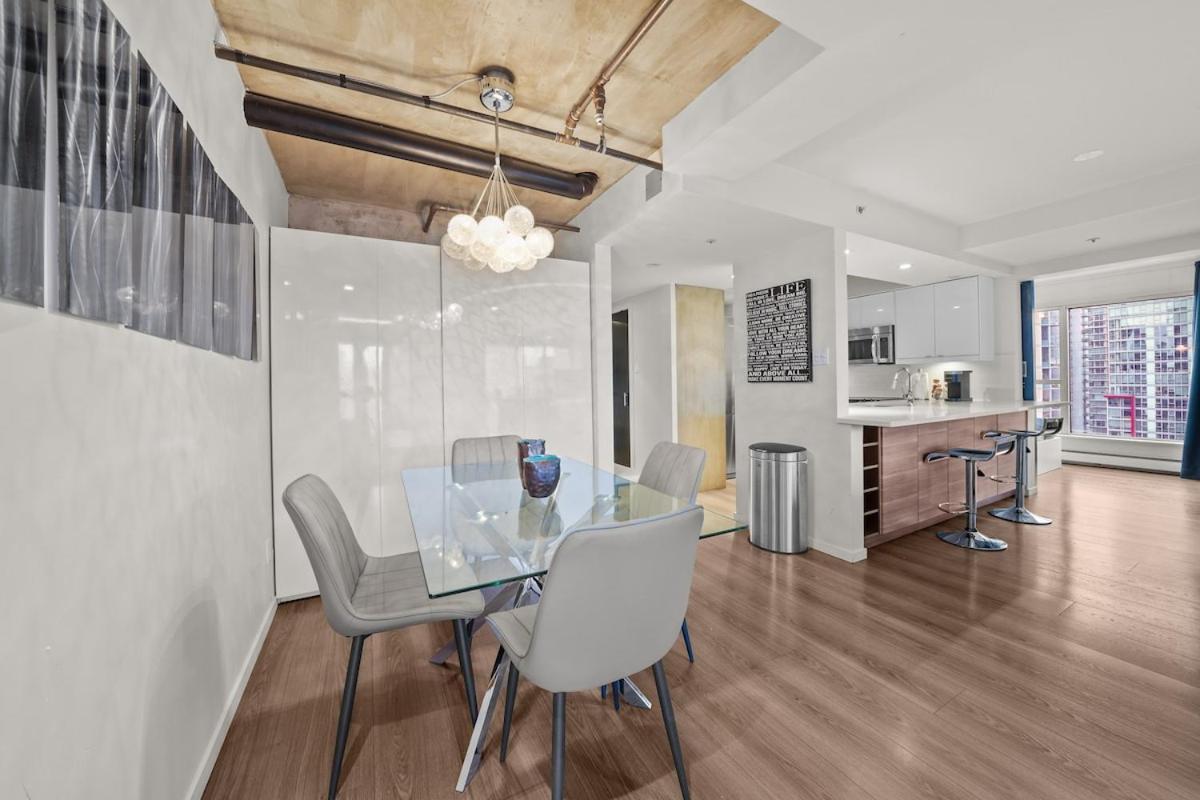 Beautiful 2 Bed Home Dt With Free Parking Vancouver Exteriér fotografie